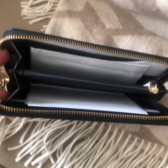 NWT  Marc, Jacob, wallet, black with gold hardware. - Picture 5 of 12